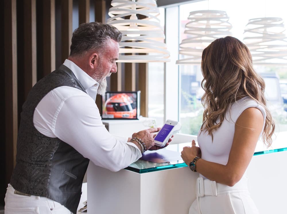 Person showing on the PAX how the Dello app works.